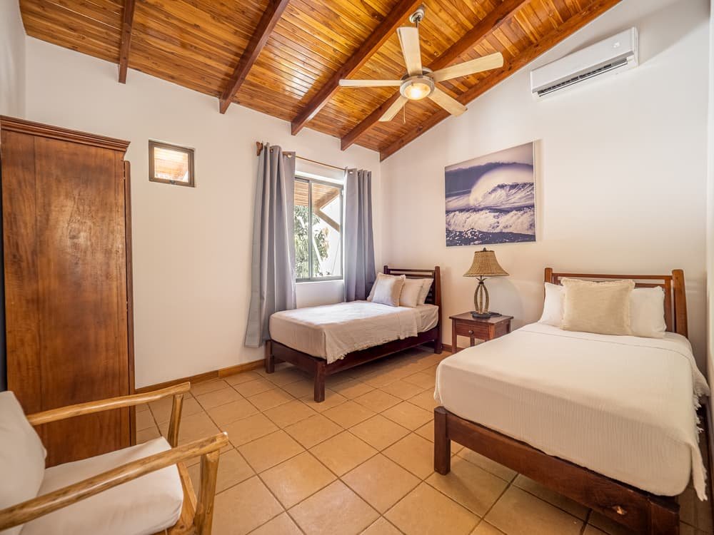 beach-heaven-nosara-vacation-house-rental-queen-room
