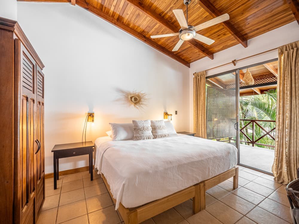 beach-heaven-nosara-vacation-house-rental-queen-room